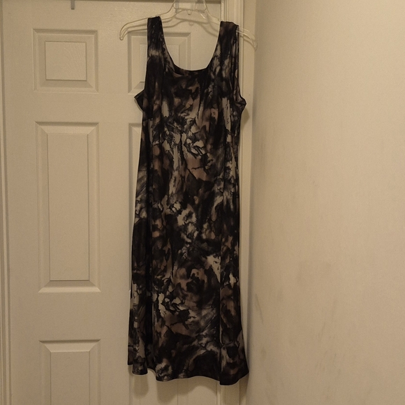 Dana Kay Dresses & Skirts - Sleeveless Abstract Print Maxi Dress in Black & Taupe